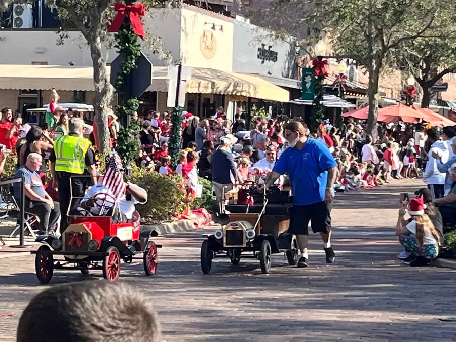 Crowds watching the Winter Garden Christmas Parade